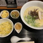 Chuugokushurou Tono - とんこつラーメンセット950円をオーダー