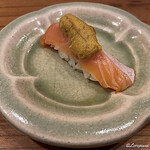 千陽 - 桜鱒 生海胆載せのにぎり