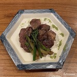 千陽 - 十和田短角牛のトモサンカクの炭火焼を山椒とともに