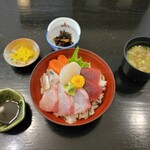 天政 - 寿司丼(税込1,210円)