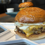 アルデバラン - リアルバランバーガー ¥2470(ポテト、サラダ付き)