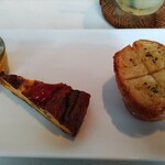 Promessa  - 前菜、ガーリックトーストアップ