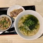 麺屋玉ぐすく - アーサーそば¥850・じゅしぃ¥250・ソーキ¥200