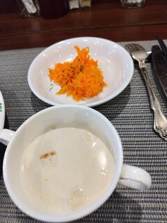 Kihei - コーンスープ、キャロットラペ