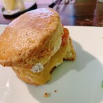 サルトリイバラ喫茶室 - ハンバーガーのように上下挟んでいただきました