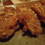 旬鮮炭火焼 獺祭 - 手羽先唐揚げアップ