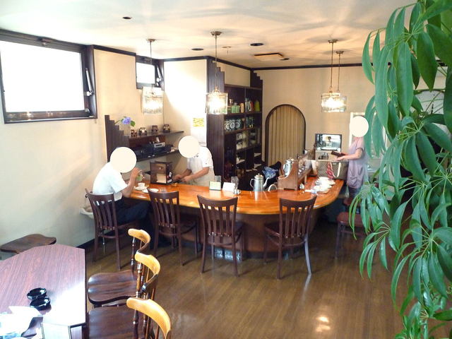 いちょう並木 - 美術館図書館前（喫茶店）の写真