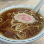 北珍 - 中華丼のスープに麺を投入