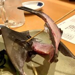 魚市場 小松 - ピクピク動くハギ