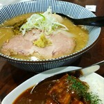 Yaki Miso Ramen Yadoya - 味玉味噌 1100円、ミニカレー 350円