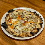 Pizza da Vinci Tokyo - 黒トリュフのビスマルク