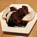 紅虎餃子房 - 黒酢の真っ黒スブタ ¥1628