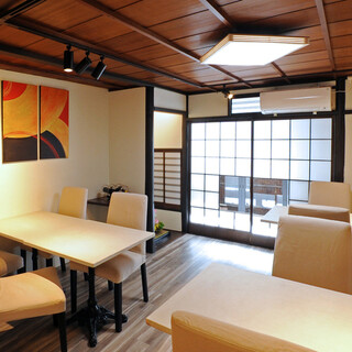 個室完備。京都の風情を感じる和モダン空間で心ほどけるひと時を