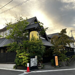 国分寺そば - 行列が絶えない地元の大人気店（夜の部の開店前です）。