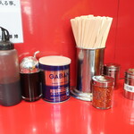 ラーメン二郎 - 卓上調味料