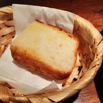 フォカッチャはしっとりふわふわ良い口溶け！底はジュワッとオイルがしみ出す本格的な美味しさ