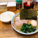 ラーメン六角家 - お得なセット¥1200
            (チャーシューメン、のり、ライス、 
             半熟味付玉子) + ほうれん草(サービス)