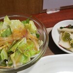 キッチン ブルー グローブ - サラダ、お新香のアップ