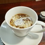 キッチン ブルー グローブ - ミルクを入れます