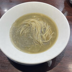 Nakagawa Wazu - 【昆布と煮干しの冷やし（禍）1100円】麺とスープのみの一本勝負麺！