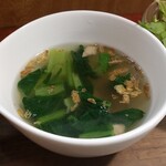 キッチン ブルー グローブ - ほうれん草スープのアップ