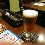 ペルフェクト - クラフトビール。このあとスマホの電源が5パー以下になって使用不可、肝心のカレーの写真がとれなくて非常に残念。ナンが分厚かったよ。