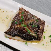 米菜°sakura 織音寿し - 鱸のグリル。このサルモリーリオソースが抜群にウンマイ