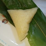 Michi No Eki Yonezawa - 餅米の味がして、柔らかく瑞々しい笹巻き(R5.4.28撮影)