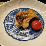 道人 - 【写真⑧】炭火焼き赤鯥(徳島県)、炭火炙りミニトマト