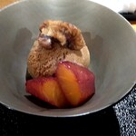 おかもと - 甘味（ラムレーズンアイス、胡桃のキャラメリゼ、オレンジの赤ワイン煮）
