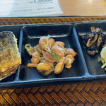 Tsuchinoubu - 塩サバの下にはだし巻き玉子も。大豆南蛮、ひじき煮とナニカ。