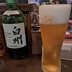 炭火串焼 信吾 - ここの生ビールメチャメチャ旨いです。白州をキープしています