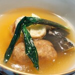 御料理 ふじ田 - スッポン出汁の炊き合わせ
      （蓮根餅、スッポン、行者にんにく、西洋ネギ＠真狩産）