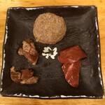 Tachigui Yakiniku Jiroumaru - コリコリ・牛タンつくね・豚ハラミ