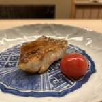 道人 - 炭火焼き赤鯥(徳島県産) 炭火炙りミニトマト添え