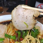 麺屋 丈六 - 分厚いチャーシュー