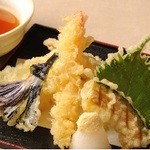 Isakanaya Miyoshi - 《天婦羅》 季節感のある旬の食材は、ぜひ自慢の天婦羅でお召し上がりください！！