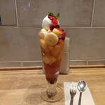 マルトメ・ザ・ジューサリー パフェテリア - ♪︎ロゼワイン カクテル フルーツ パフェ♪︎