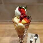 マルトメ・ザ・ジューサリー パフェテリア - 接写っ！ほんまに、フルーツが、たっぷりっ！