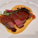 海のホテル島花 - 牛フィレ肉のロースト 淡路玉葱ソース
      島人参ピューレとともに