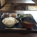 Mochiduki - いわし刺とあじみそたたき定食(1320円)