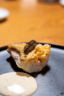 Maison KEI - 2023.4 白甘鯛の鱗焼き フロマージュブランのソース