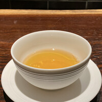YAKITORI 燃 es - 姫っこ地鶏のコンソメスープ
                  香り良く地鶏の深みのある旨みたっぷりのスープ、なんとなく以前よりも更に磨きが掛かった印象、じっくりしみじみとその美味しさを飲み干しました、旨いなぁ〜！