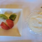 富士屋ホテル - フルーツとヨーグルト。