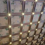 富士屋ホテル - 草花が描かれた美しい格天井。