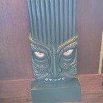 富士屋ホテル - スタッフを見守る三代目の眼。