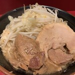 ラーメン二郎 - ラーメン  麺少なめ、にんにく少し