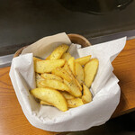 港町の鉄板焼 - 皮付きポテトフライ