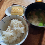 日本橋浅田 - 朝食　筍ご飯、味噌汁、出汁巻き　この３種だけでも満足の出来。