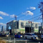 AJITO HACHAM - おまけ）発寒中央駅。快速エアポートなどは通過しますミャ。札駅まで3駅10分、1時間あたり4〜6本くらい停まる感じミャ